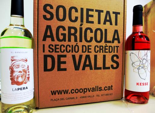 La Societat Agrícola de Valls completa la seva nova gamma de vins amb el rosat Kesse i el blanc La Pera. El bandoler